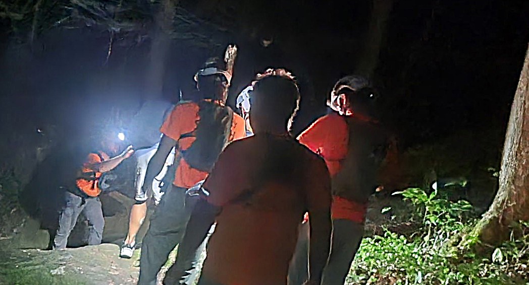 Couple rescued near Lost Branch Trail
